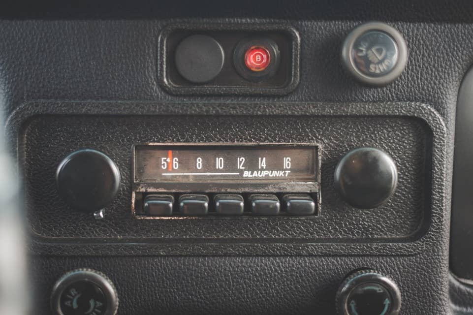 The Crucial Role of AM Radio in Emergency Communication and the Debate Surrounding its Inclusion in Electric Vehicles