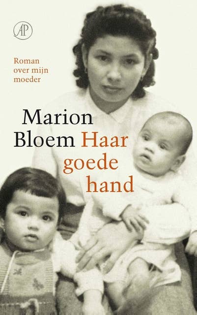 Haar goede hand: roman over mijn moeder