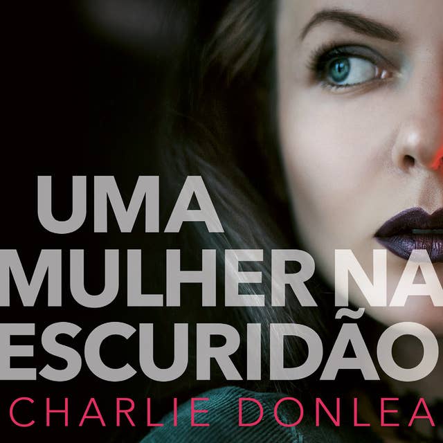 Uma mulher na escuridão by Charlie Donlea