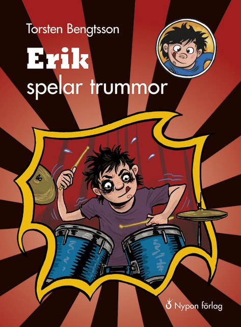 Erik spelar trummor